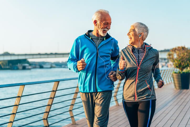 active senior couple walking- best knee, hip and shoulder replacement surgeons in New Hampshire